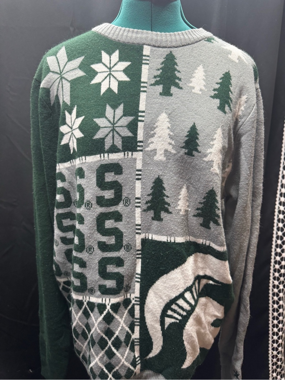 Source Unknown Green & Gray Graphic Crewneck Sweater